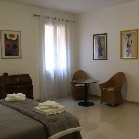 Carbonara Apartment *